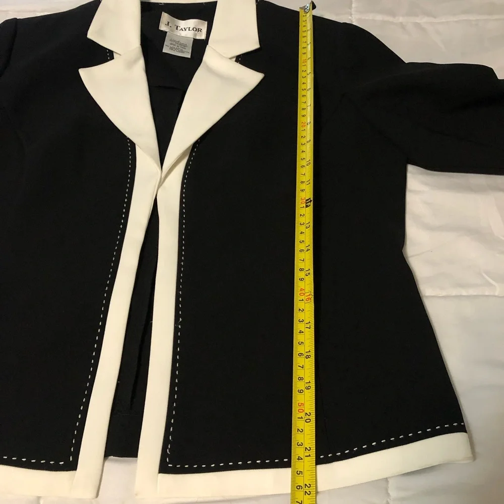 J Taylor Back White 3 pc Skirt set Timeless Professional business style size 8
